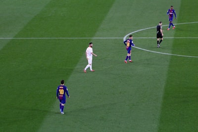 نوتينغهام فورست vs مانشستر سيتيصراع الأضداد في الدوري الإنجليزي